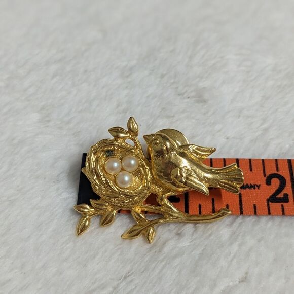 Vintage Goldtone Bird with Nest Brooche Faux Pearl Accents - Picture 5 of 8